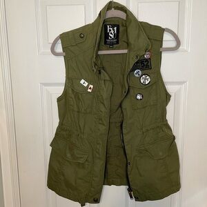𝅺evisu Khaki Green Cargo Army Vest with Pins Small